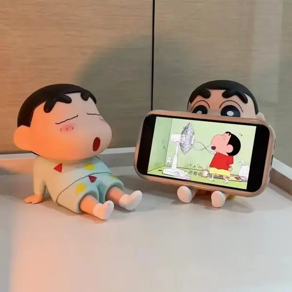 Dễ Thương Crayon Shin-chan Giá Đỡ Điện Thoại Di Động Hoạt Hình Để Bàn Đồ Trang Trí Quà Tặng Tiếp Liệ